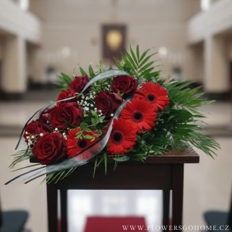 Smuteční kytice na položení růže gerbery